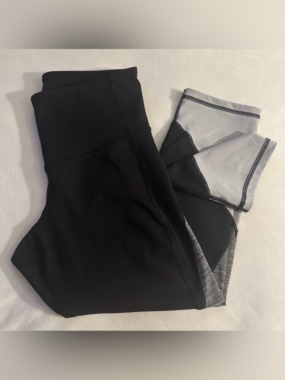 Old Navy Active Go-Dry Cropped Compression Leggings Black, White, Gray
